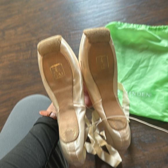 NWT 9.5M Gaynor Minden Pointe Shoes - Picture 3 of 5